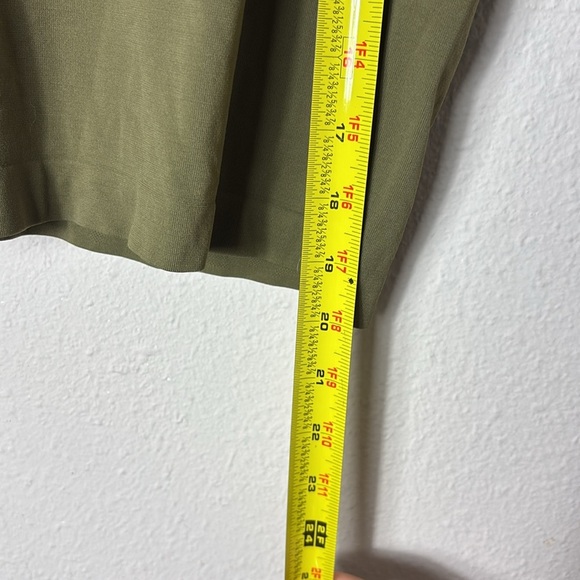 Athleta Relaxed Fit Crop Tank Top Olive Green Sleeveless size Medium - Picture 5 of 7